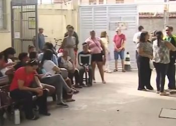 Após anúncio de matrícula presencial, pessoas dormem na porta do IFS para tentar vaga