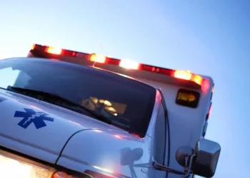 Idoso morre após ser atropelado por moto ao atravessar avenida